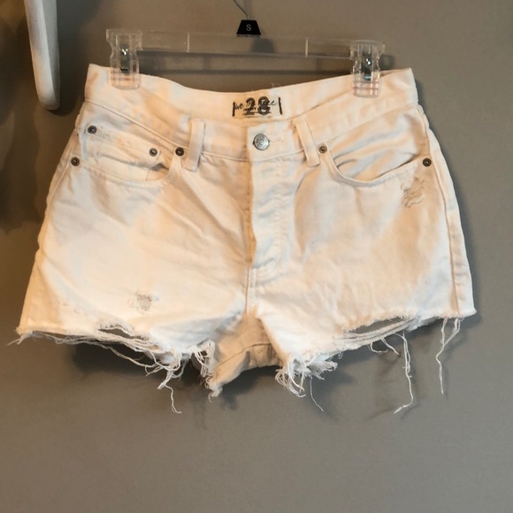We the Free white denim shorts - Picture 2 of 5